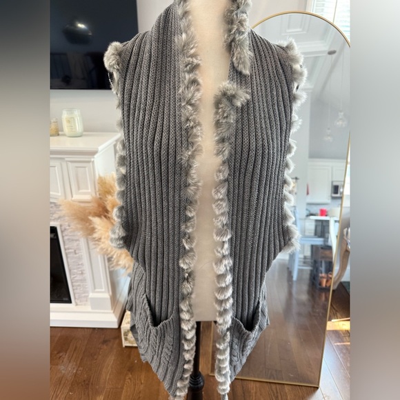 Gray Knit Vest with Faux Fur Trim - Picture 1 of 9